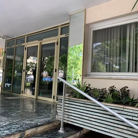 Apartment Center Terrace Ac Wifi 200 M From Sea Behind Martinez *